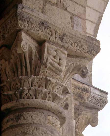 Column capital with stylised foliage designs around the figure of an acrobatfrom the porch exterior à Anonyme