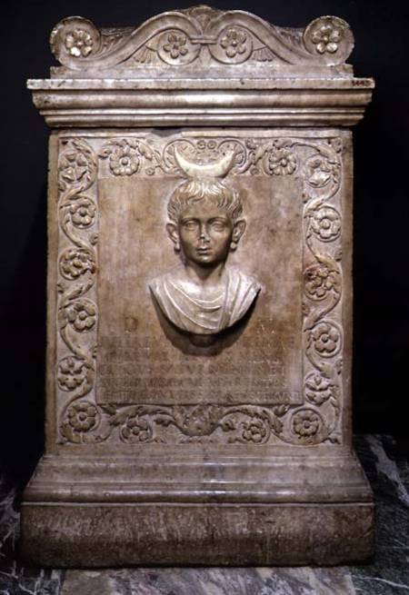 Funerary stele of a ten year old girl called Julia Victorina Roman à Anonyme