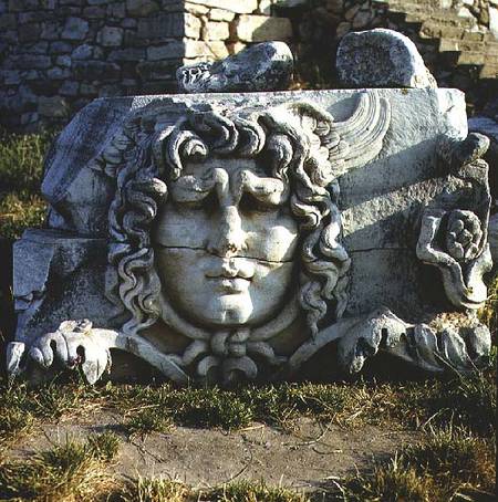 Head of Medusa, from a frieze on the Temple of Apollo, Didyma,Turkey à Anonyme