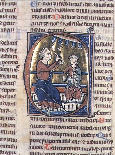 Historiated initial 'C' depicting two musicians, one playing the viol and the other the bell chimes à Anonyme