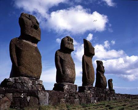 Monolithic Statues on Ahu Vai Uri (photo) à Anonyme