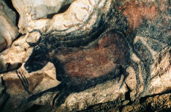 Rock painting of a black bull à Anonyme