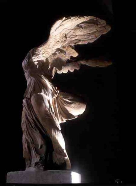 Side view of the Victory of Samothrace à Anonyme