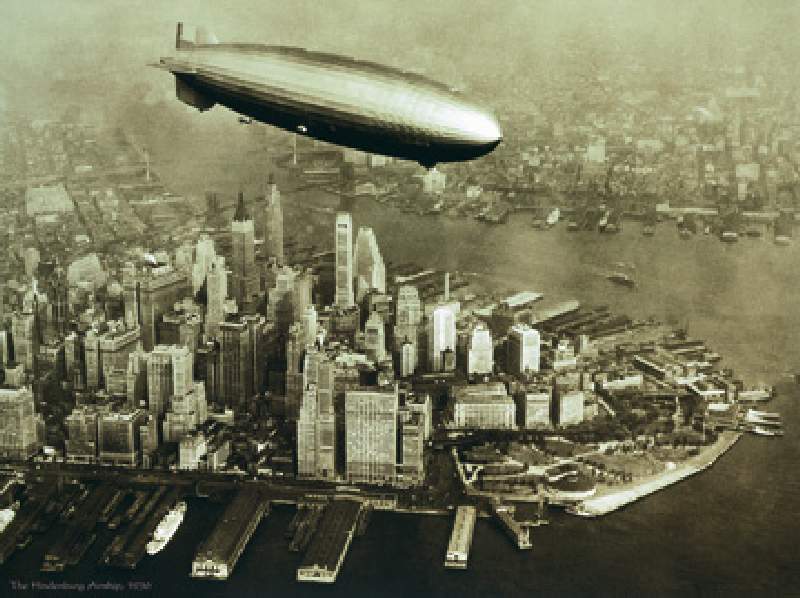 The Hindenburg Airship, 1936 à Anonymous