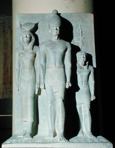 Triad of Menkaure (Mycerinus) with the goddess Hathor and one of the nome deities, taken from the Va à Anonyme