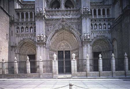 View of the West facade, detail of the three portals (LtoR) the Tower or Inferno Portal, the Portal à Anonyme