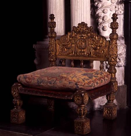 Chair used by one of Elizabeth's maids of honour when they were attending to her at court, in the dr à Anonyme