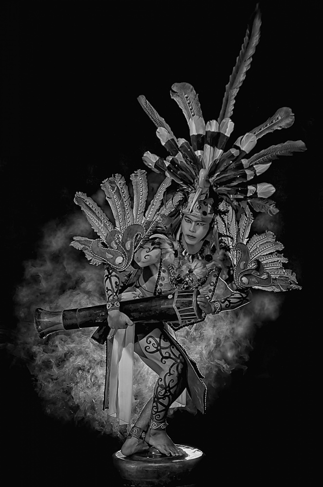 Dayak Cultural Dancers à Antonius Tendi