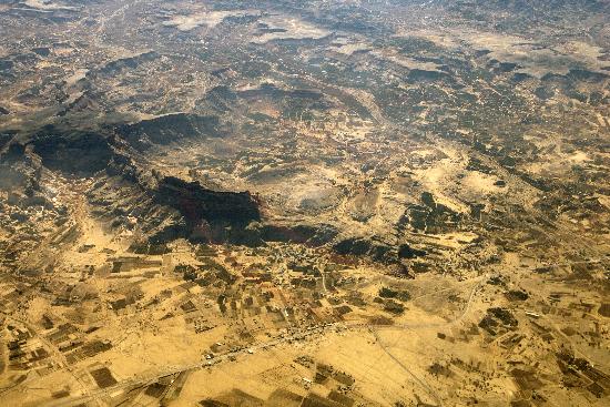 Luftaufnahme vom Jemen à Arno Burgi