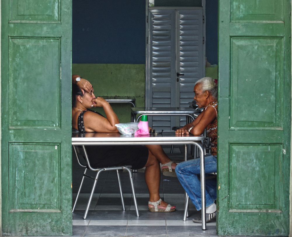 Havana: Waiting to be served ... à Arthur Talkins