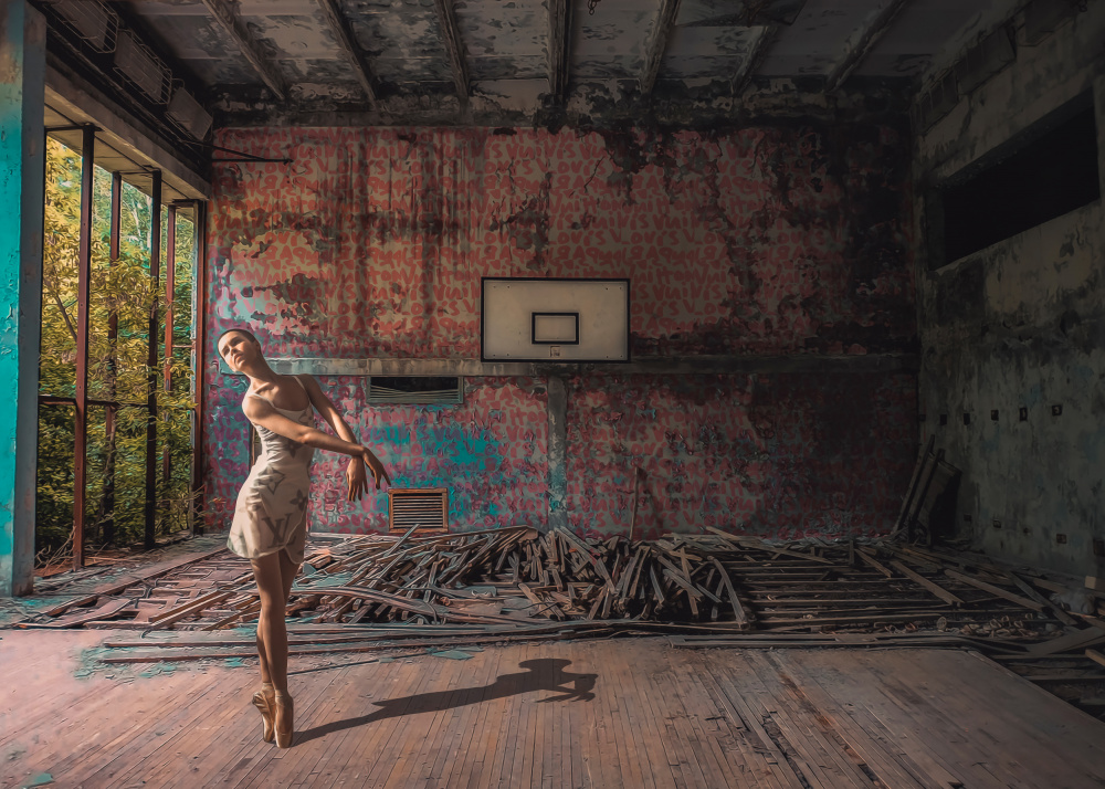 Abandoned Ballet Digital Painting 2 à Baard Martinussen