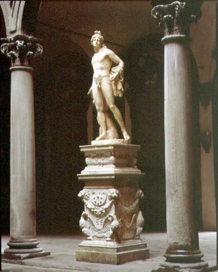 Bacchus on a base designed by Benedetto da Rovezzano (1474-1552) within the inner courtyard designed à Baccio Bandinelli
