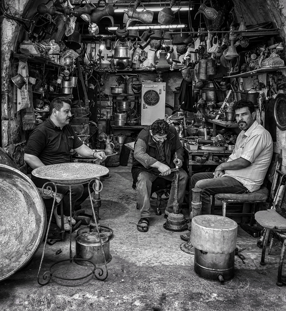 The traditional coppersmith profession in the city of Mosul à Bashar Alsofey