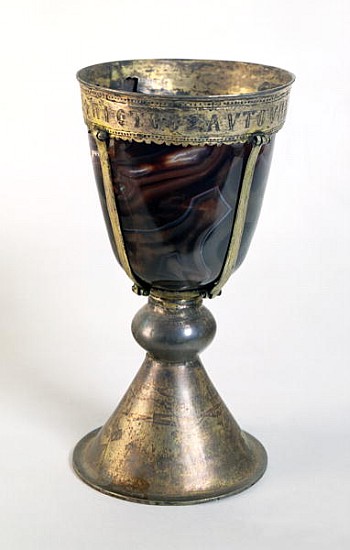 Chalice with jewels and an inscription on the border à Byzantine