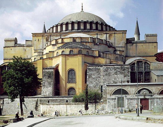 Exterior view of the cupola, 532-37 à École byzantine