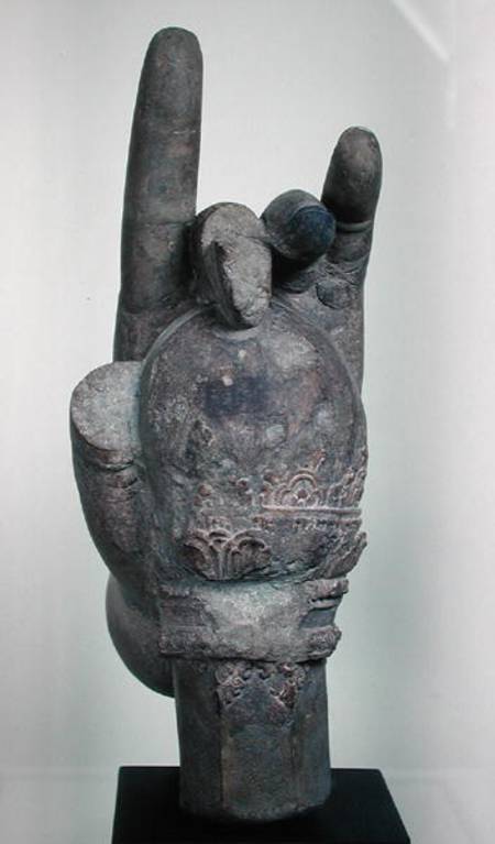 Hand from a colossal statue of Shiva, from Koh Ker, Kompong Thom Province à École cambodgienne