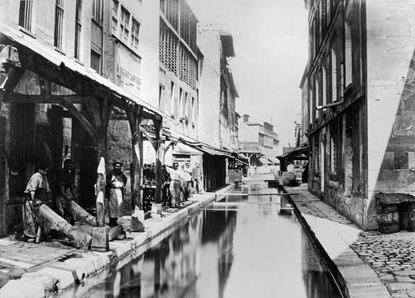 Course of the Bievre in Paris with Tanneries, 1858-78 (b/w photo)  à Charles Marville