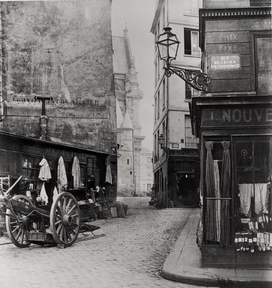 Rue de la Montagne Sainte-Genevieve, Paris, 1858-78 (b/w photo)  à Charles Marville