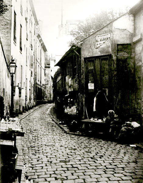 Rue du Jardinet and the cul-de-sac of Rohan, Paris, 1858-78 (b/w photo)  à Charles Marville