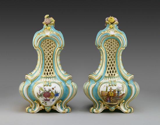 Pair of Triangular Pot-pourri Vases à Charles Nicolas Dodin