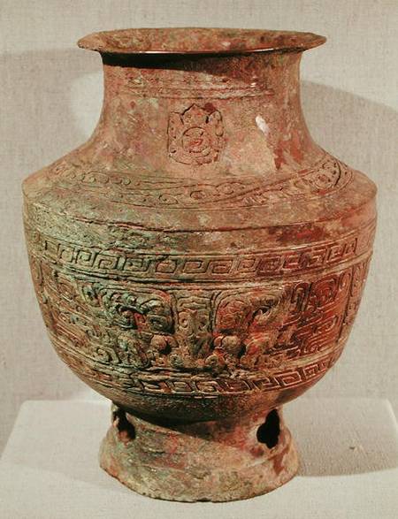 'Lei' wine vase decorated with a taotie design, from Pao-Chia-Chuang, Zhengzhou, Henan, Shang Dynast à Ecole chinoise