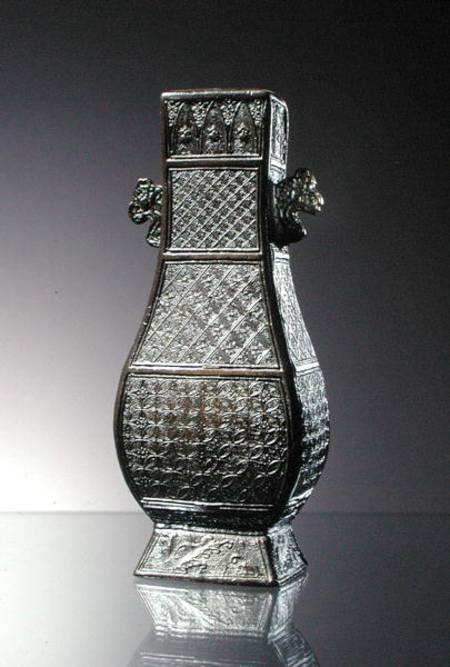 Hu Vase, decorated with diaper bands and handles in the form of clouds à Ecole chinoise
