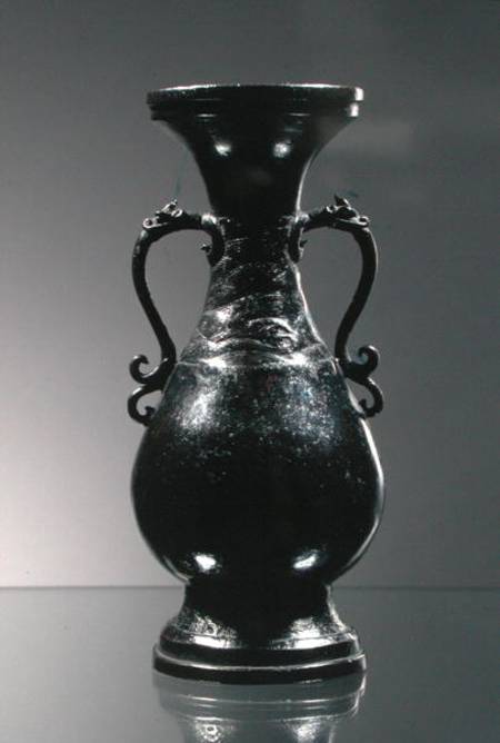 Vase with dragon head and bifid tail handles à Ecole chinoise