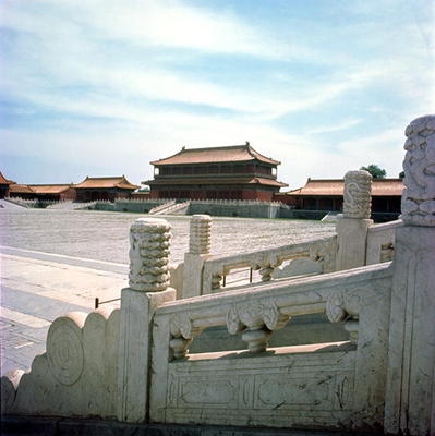 View of the central ramp leading from the Hall of Supreme Harmony, Ming Dynasty 1420 (photo) à Ecole chinoise