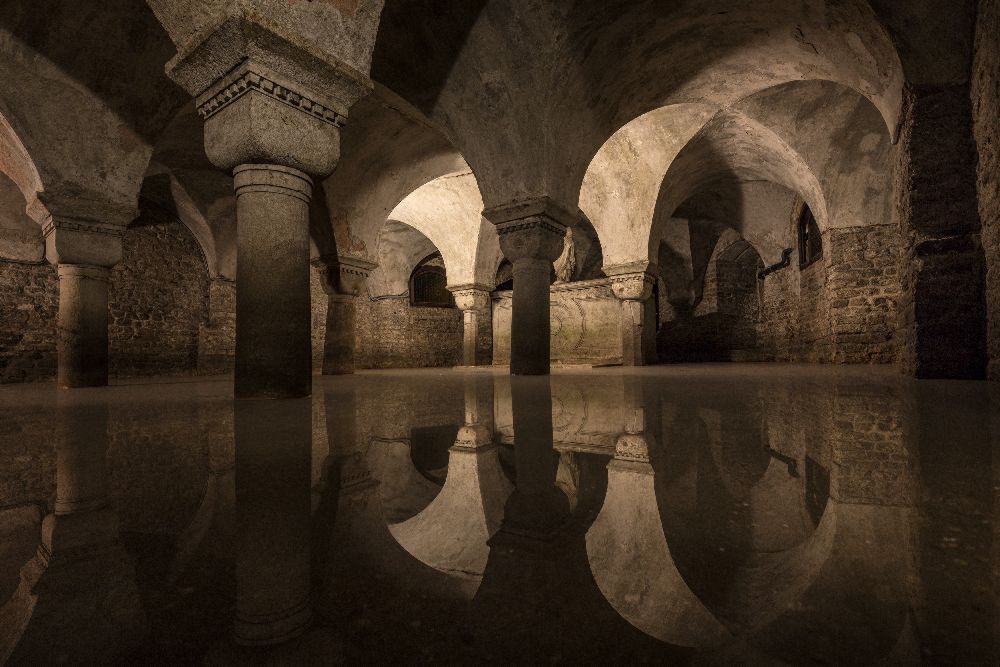 Water in the Crypt à Christopher Budny