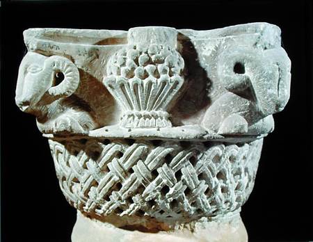 Capital in the form of a basket with ram's heads and grapes, from the Monastery of St. Jeremiah, Sak à Copte