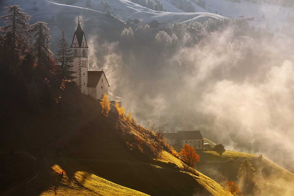Morning in alpine valley à Daniel
