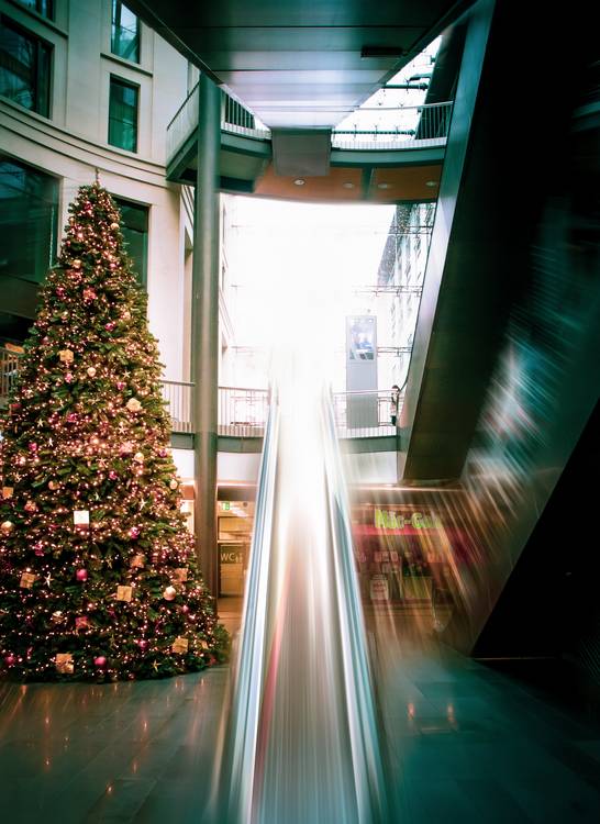Rolltreppe und Weihnachtsbaum.jpg (11433 KB)  à Dennis Wetzel