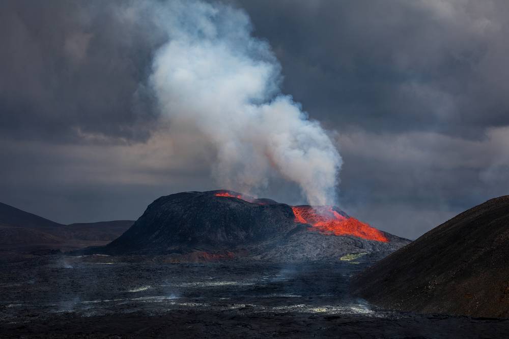 Geldingadalir Volcano in Iceland à Dennis Zhang