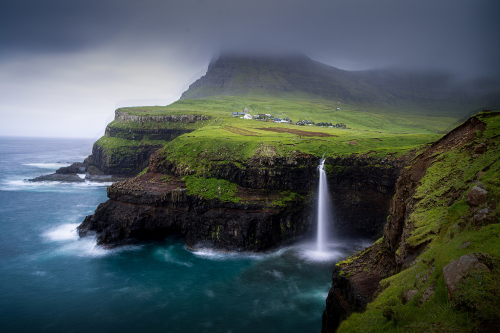 Waterfall à Dennis Zhang