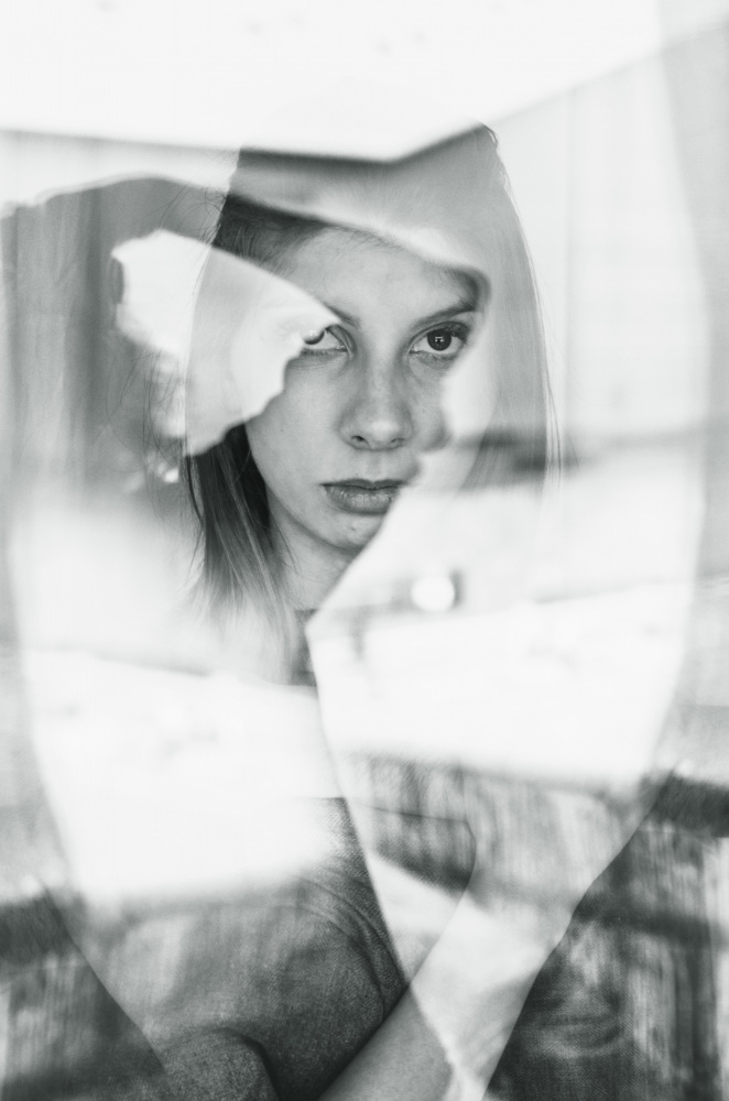 the girl behind the window à Desislava Ignatova