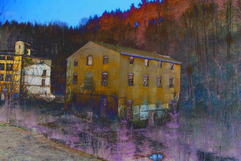 Verfallene Fabrik im Erzgebirge I à Christophe Didillon