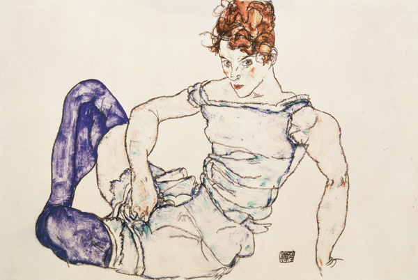 Femme assise avec des chaussettes violettes à Egon Schiele