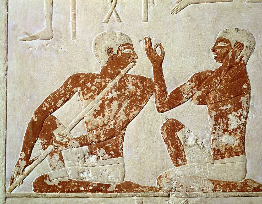 Painted relief depicting a flute player and a singer at a funerary banquet, from the Tomb of Nenkhef à Egyptien