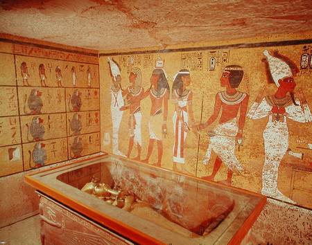 The burial chamber in the Tomb of Tutankhamun, New Kingdom à Egyptien