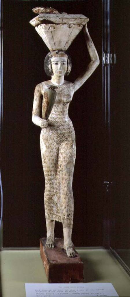 Female bearer of offerings carrying a water vase in her hand and a vessel on her head à Egyptien