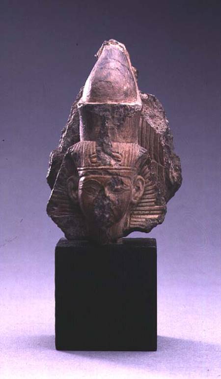 Head of a king, protected à Egyptien