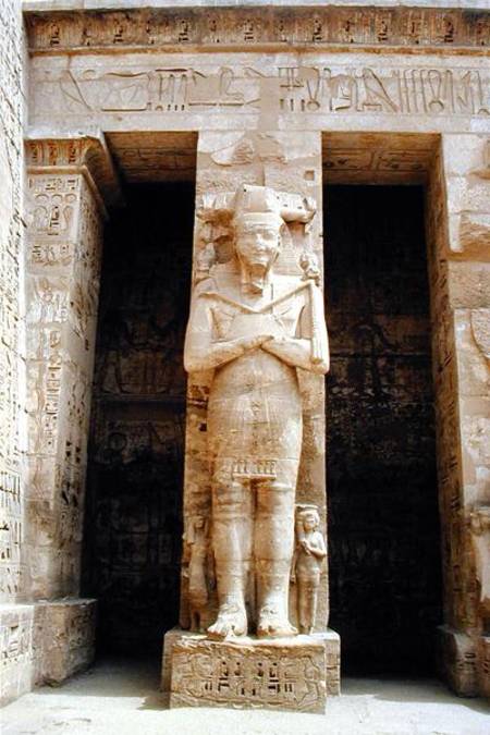 One of the standing figures of Ramesses III (c.1184-1153 BC) as the god Osiris, east side of the fir à Egyptien