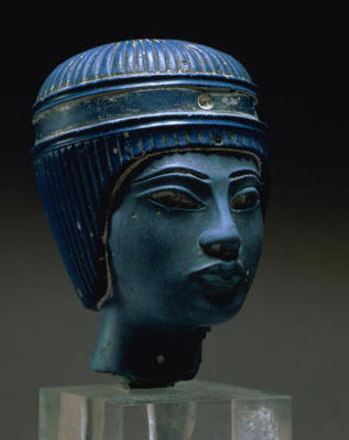 Royal head, possibly Tutankhamun, New Kingdom (pressed glass) (see also 154086) à 18ème dynastie égyptienne
