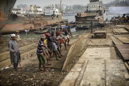 workers at a shipyard (2)