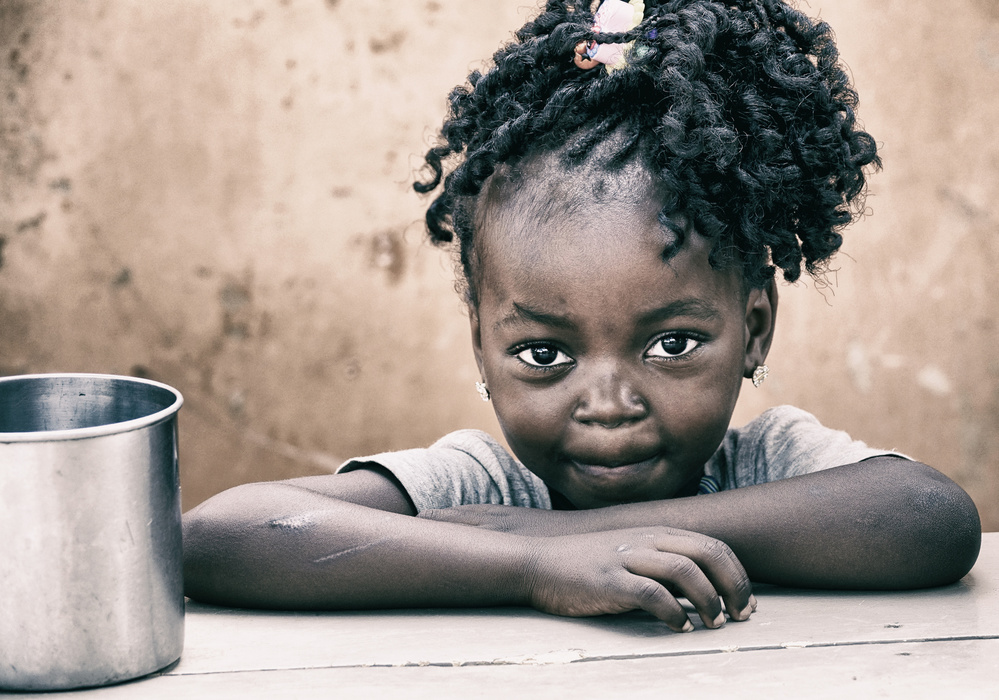 A little girl, Benin à Elena Molina