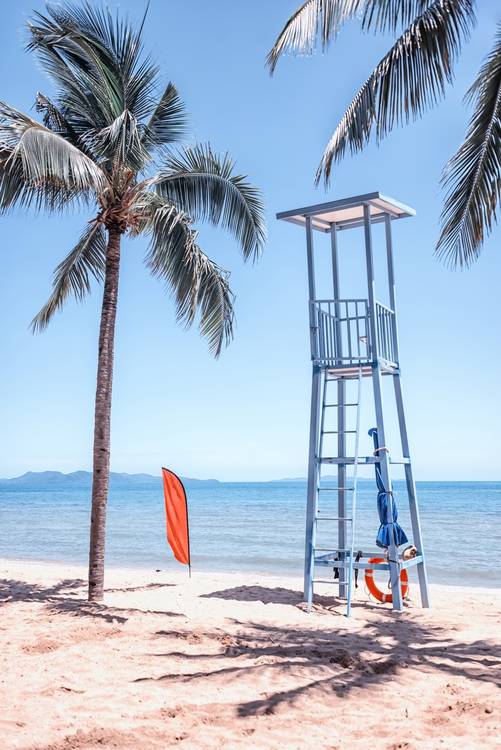 Lifeguard Stand on the beach à emmanuel charlat