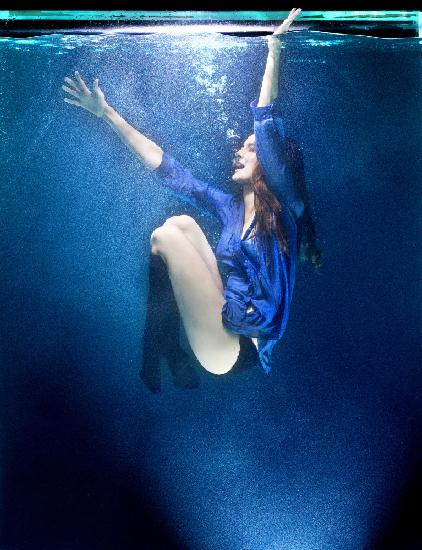 underwater artistic portrait shooting