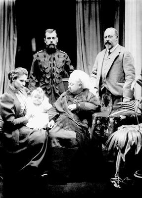 Queen Victoria, Tsar Nicholas II, Tsarina Alexandra Fyodorovna, her daughter Olga Nikolaevna and Alb à Photographe anglais, (19ème siècle)