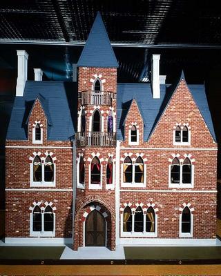 Exterior of Victorian Gothic doll's house, 1875 (mixed media) à Ecole anglaise, (19ème siècle)