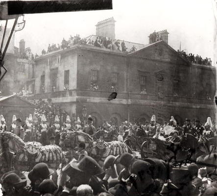 Jubilee Procession in Whitehall, 1887 (b/w photo) à Ecole anglaise, (19ème siècle) (d'après)
